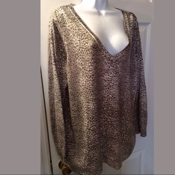 CHICO’S Animal Print VNeck Sweater Gray White Knit VNeck Rabbit Hair Spotted - Picture 3 of 9